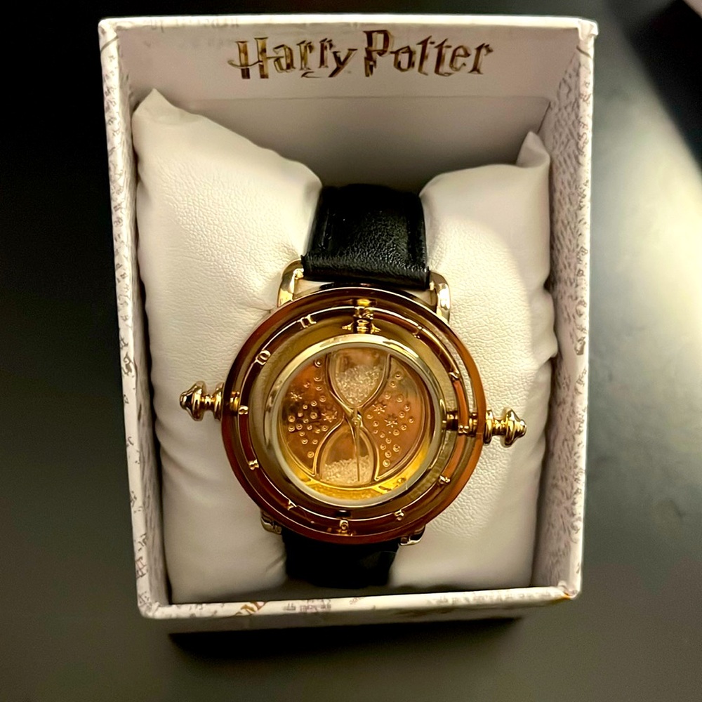 Harry Potter watch. Collectable/works perfectly. Never used, original packaging.